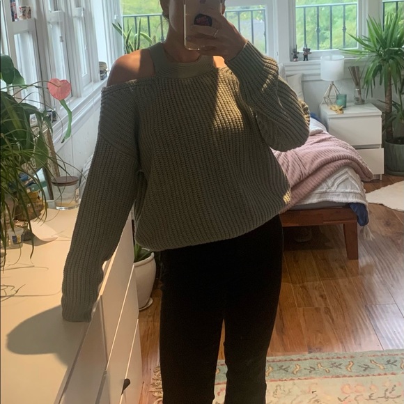 LF Off the Shoulder Grey Sweater size S - Picture 2 of 6